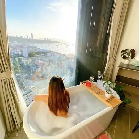 Edge Central Pattaya Sky Residence With Infinity Pool & Free Netflix